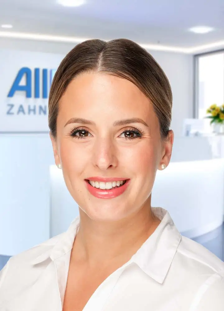 Portrait Oberärztin Karin Petz (AllDent Hamburg Hauptbahnhof)